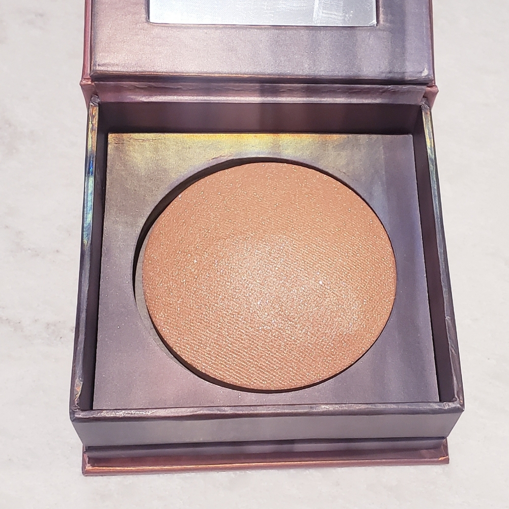 Urban Decay Naked illuminated Shimmering Powder for Face and Body "Fireball"